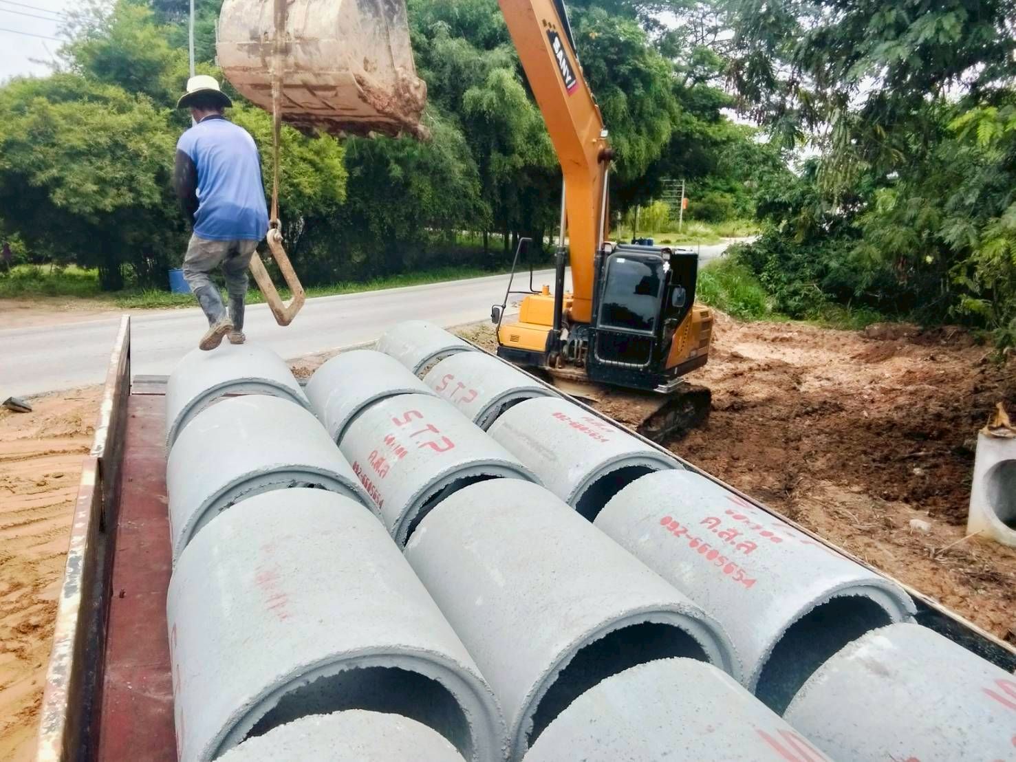 ขนส่งท่อคอนกรีต
